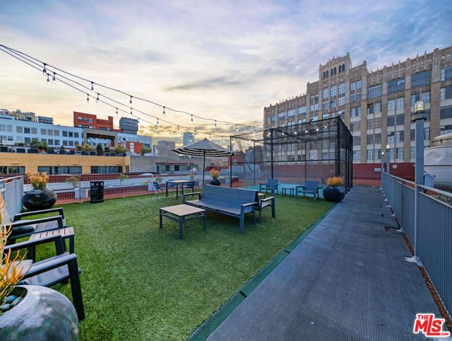 738 S Los Angeles Street, Los Angeles CA: https://media.crmls.org/mediaz/eb78ada3-e3c5-40b7-a146-6225b63f501b.jpg