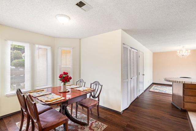 1527 Hawser Lane, Half Moon Bay CA: https://media.crmls.org/mediaz/eb78db3e-16eb-4251-a70c-2789bec2af27.jpg