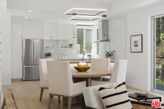 1046 Oban Drive, Los Angeles CA: https://media.crmls.org/mediaz/eb79128e-a9ba-43bb-9dae-3e7e62bcb2ef.jpg