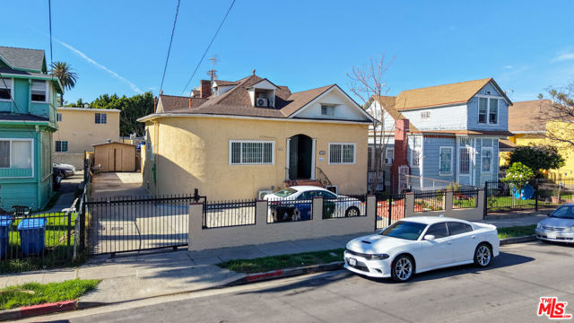 1147 S Westlake Avenue, Los Angeles CA: https://media.crmls.org/mediaz/eb795e88-2ba9-4a91-ad8e-e7d5a9a09975.jpg