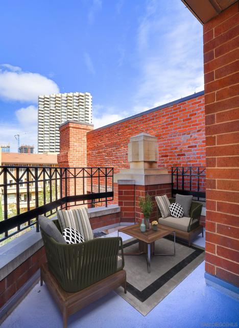 500 W Harbor Dr, San Diego CA: https://media.crmls.org/mediaz/eb799b77-720d-45e3-9bc1-a168c3c63362.jpg