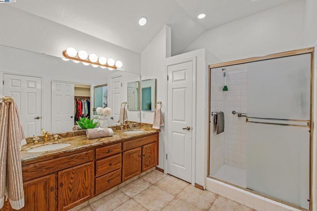 Image 20 of 36 For 7561 Helmsdale Ct