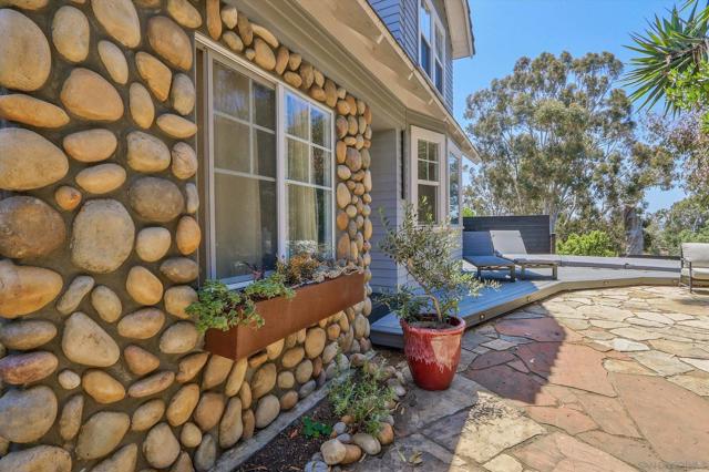 1035 Edgemont Place, San Diego CA: https://media.crmls.org/mediaz/eb79bfc2-e45c-4ffe-a942-3ad337703a41.jpg