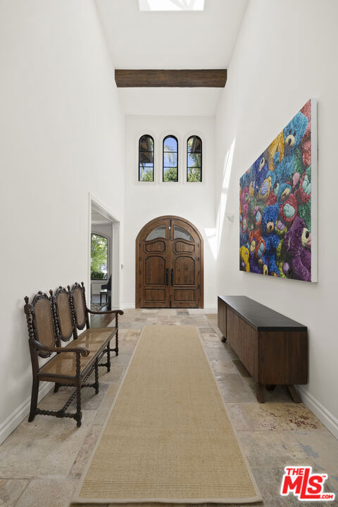 2325 Duxbury Circle, Los Angeles CA: https://media.crmls.org/mediaz/eb79f155-a7a2-4539-b194-2fcc7e7f8885.jpg