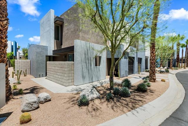 252 Breeze Loop, Palm Springs CA: https://media.crmls.org/mediaz/eb79f5ff-6093-4622-8287-5e7595ea800a.jpg