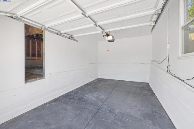 2643 99Th Ave, Oakland CA: https://media.crmls.org/mediaz/eb7a1445-a499-40e3-aafa-b02b2bb4653f.jpg
