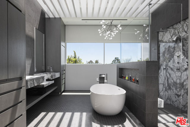Image 19 of 33 For 12251 Castlegate Drive