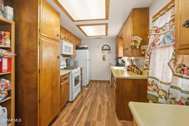1137 Los Serenos Drive, Fillmore CA: https://media.crmls.org/mediaz/eb7a4bc1-4083-4164-8237-757f6bd53b4c.jpg