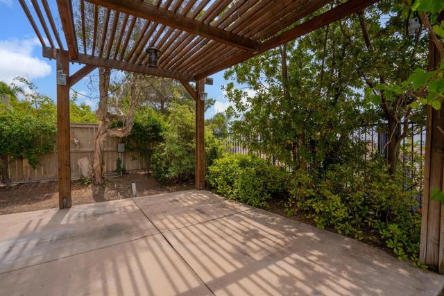 1052 Mountain Ash Ave, Chula Vista CA: https://media.crmls.org/mediaz/eb7a69f3-1afe-43b5-a471-1337abb59e8f.jpg
