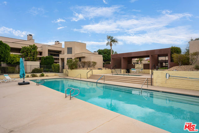 869 Village Square, Palm Springs CA: https://media.crmls.org/mediaz/eb7b0a34-6de2-437e-a172-9956d5df676d.jpg