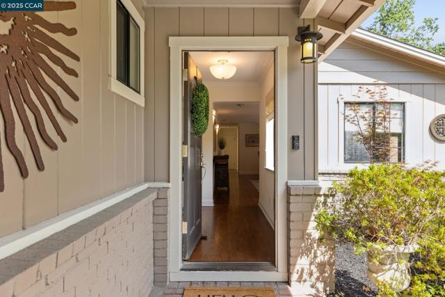 3081 Walnut Blvd, Walnut Creek CA: https://media.crmls.org/mediaz/eb7b787d-601c-4032-8f8a-14a06221dab6.jpg