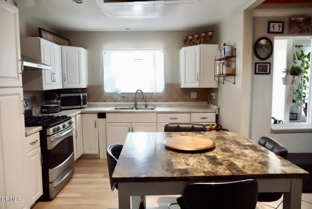 2101 Sweetland Street, Oxnard CA: https://media.crmls.org/mediaz/eb7b80c2-de88-4934-a564-06f3656edccc.jpg