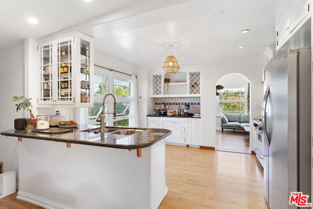 4157 Tivoli Avenue, Los Angeles CA: https://media.crmls.org/mediaz/eb7bc79c-b506-47e0-882e-d7a7a293dca0.jpg
