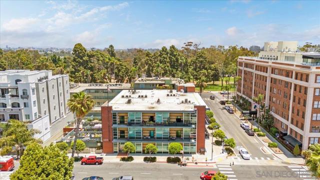 3211 5Th Ave, San Diego CA: https://media.crmls.org/mediaz/eb7c3958-994d-46e7-9a4c-fafaebce96e3.jpg