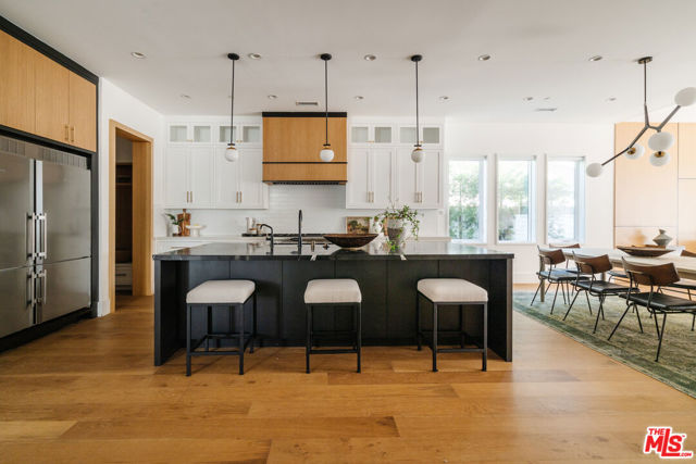 5328 Allott Avenue, Sherman Oaks CA: https://media.crmls.org/mediaz/eb7d8779-cd6e-43db-bee3-baee2085fb87.jpg