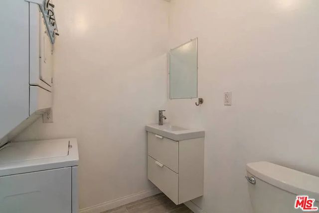 539 S Parish Place, Burbank CA: https://media.crmls.org/mediaz/eb7d905a-dde5-4676-9706-bcdb16263b18.jpg
