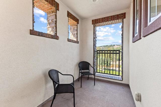 2846 Roundstone Drive, Gilroy CA: https://media.crmls.org/mediaz/eb7d9fa4-36ed-4689-a85f-6e2c5e28594c.jpg