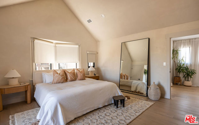 1715 S Kingsley Drive, Los Angeles CA: https://media.crmls.org/mediaz/eb7e4d15-b961-45c4-91f3-ff3104aea819.jpg