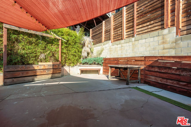 6915 Paseo Del Serra, Los Angeles CA: https://media.crmls.org/mediaz/eb7eadf6-a96d-4009-8937-214463571627.jpg