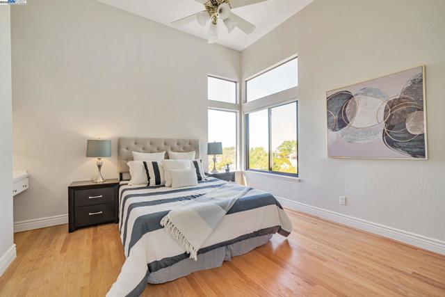 530 Oakshire Pl, Alamo CA: https://media.crmls.org/mediaz/eb7eb0bf-24e6-47e3-bcad-90a0f4e6342e.jpg