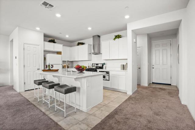 8189 Scrimshaw Way, Sacramento CA: https://media.crmls.org/mediaz/eb7eefef-a72b-4947-aae1-21c01252a8b8.jpg