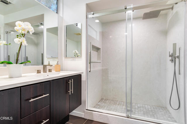 Detail Gallery Image 10 of 17 For 2504 N via Artis, Los Angeles,  CA 90039 - 3 Beds | 2/1 Baths