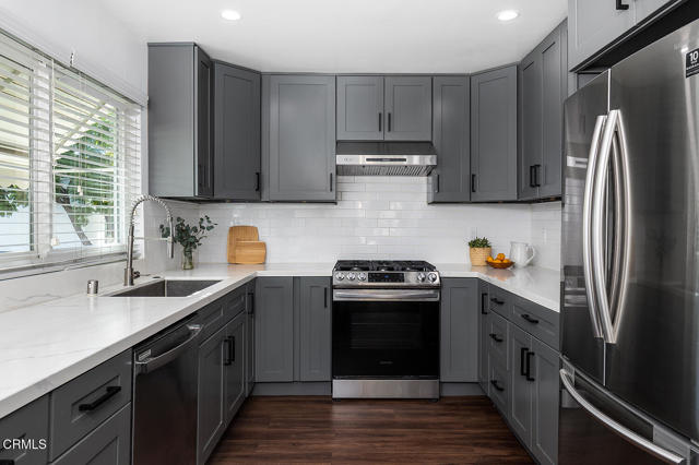 Detail Gallery Image 14 of 27 For 385 S Oakland Ave #205,  Pasadena,  CA 91101 - 3 Beds | 2 Baths