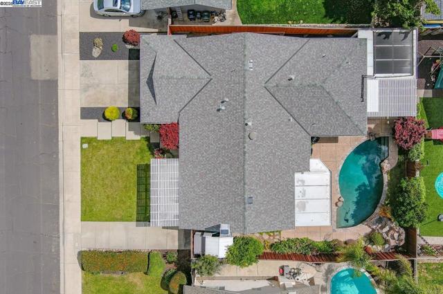 1047 Innsbruck St, Livermore CA: https://media.crmls.org/mediaz/eb7fe34a-6f64-4bef-b477-56d21a4fec20.jpg