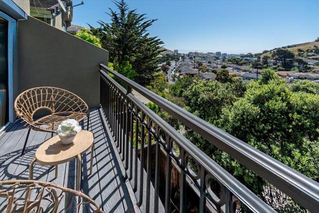 25 Windcrest Lane, South San Francisco CA: https://media.crmls.org/mediaz/eb7ffecf-5d0b-490e-932e-67a81933e90a.jpg
