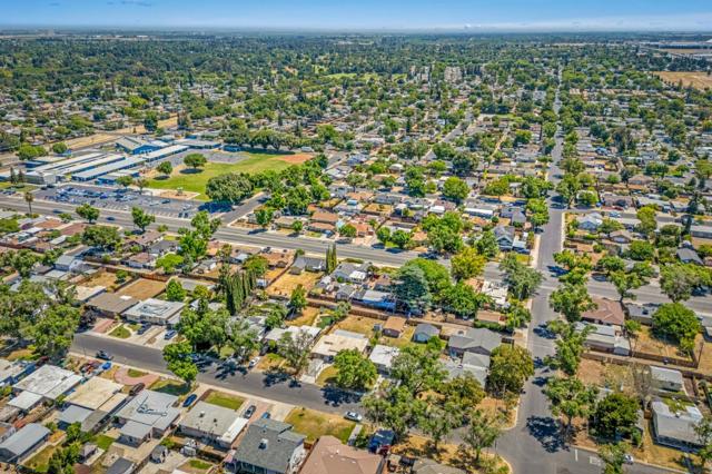 312 Oakshire Avenue, Modesto CA: https://media.crmls.org/mediaz/eb809151-1df0-48d6-9a4f-bc103ba09d0c.jpg