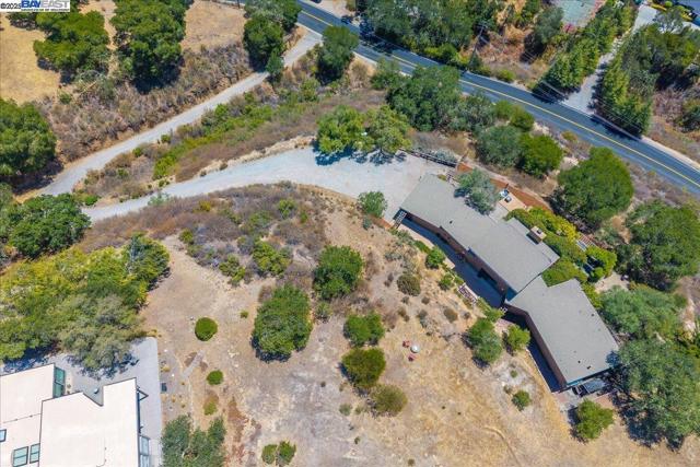 15335 Via Los Tulares, Carmel Valley CA: https://media.crmls.org/mediaz/eb80dc1a-bba7-44a9-b6e1-961077770737.jpg