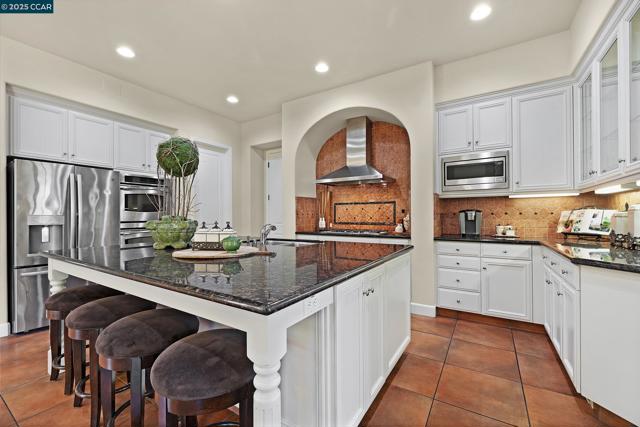 2222 Creekview Pl, Danville CA: https://media.crmls.org/mediaz/eb80e495-dc0a-41d0-ad52-ac65da0b97b9.jpg