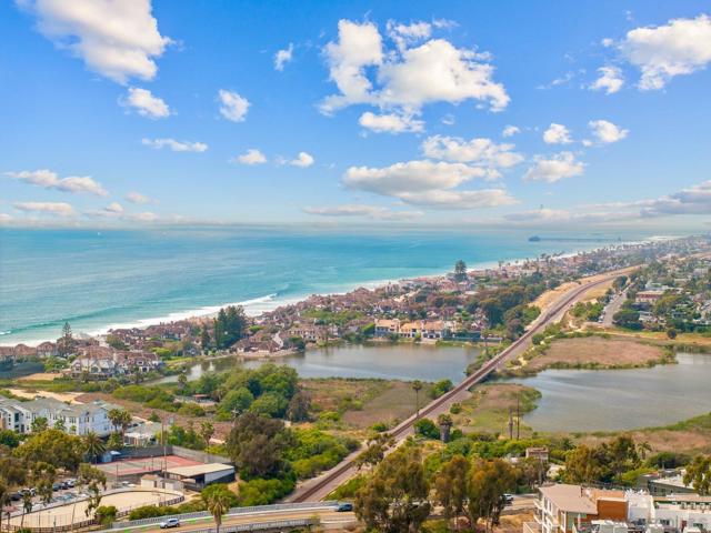 2646 State Street, Unit D, Carlsbad CA: https://media.crmls.org/mediaz/eb81a6d9-916d-4218-bd03-879f3f88bd27.jpg