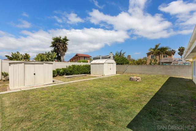 4870 Doliva Dr, San Diego CA: https://media.crmls.org/mediaz/eb826a52-f22c-46f4-805d-68b7004e5d12.jpg