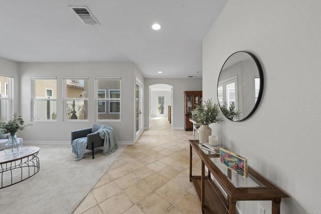 Detail Gallery Image 5 of 44 For 371 Plaza Toluca, Chula Vista,  CA 91914 - 5 Beds | 4 Baths