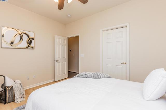 261 Kelley Mist Ct, Tracy CA: https://media.crmls.org/mediaz/eb82b892-53c8-492e-850c-d02ce523976a.jpg