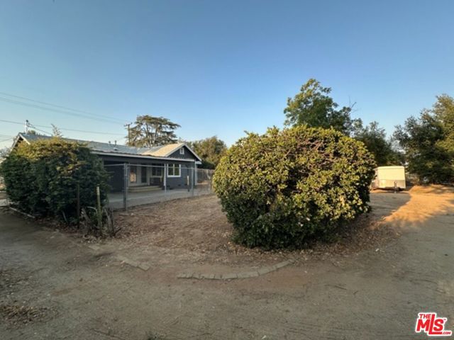 499 E 12th Street, Beaumont CA: https://media.crmls.org/mediaz/eb830db3-4357-4693-996d-3c6c2615d4cb.jpg