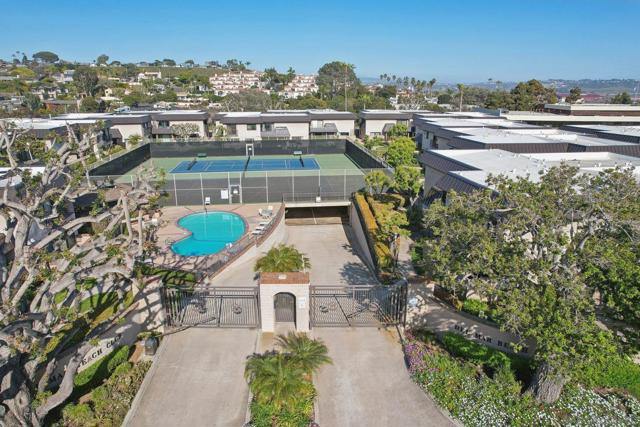 872 S Sierra Ave, Solana Beach CA: https://media.crmls.org/mediaz/eb832034-460c-46ce-8b09-7ed072d686f8.jpg