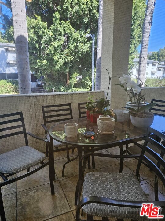 7218 Hillside Avenue, Los Angeles CA: https://media.crmls.org/mediaz/eb834e1d-c010-41dc-9b39-31529dbc203a.jpg