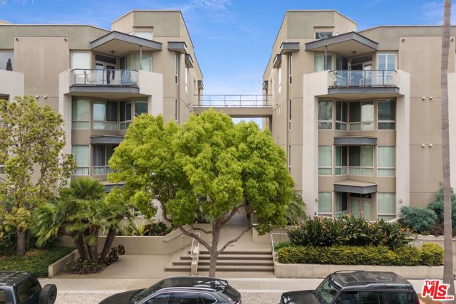 13044 Pacific, Playa Vista CA: https://media.crmls.org/mediaz/eb838275-5b3e-476a-a188-297ac26534b7.jpg