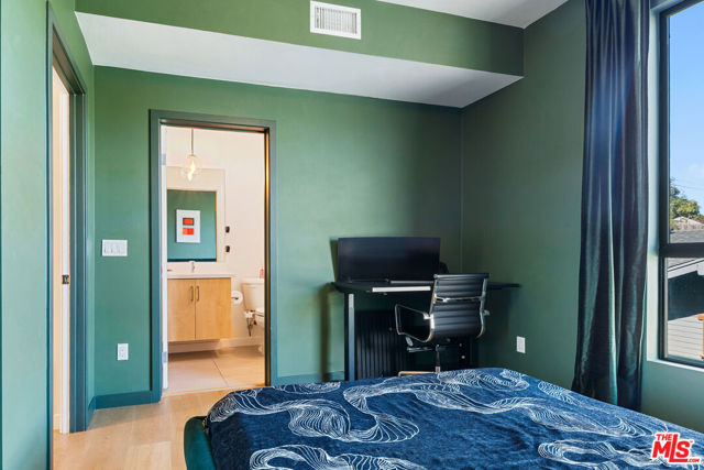 3288 N Canary Way, Los Angeles CA: https://media.crmls.org/mediaz/eb838d72-a2e6-4894-b168-3fc4fa211d59.jpg