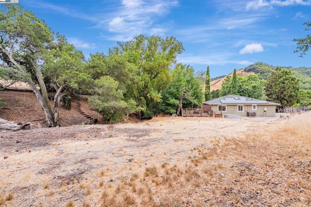 6703 Crow Canyon Rd, Castro Valley CA: https://media.crmls.org/mediaz/eb83d9fe-24c6-4382-bb60-947fa8a5f119.jpg