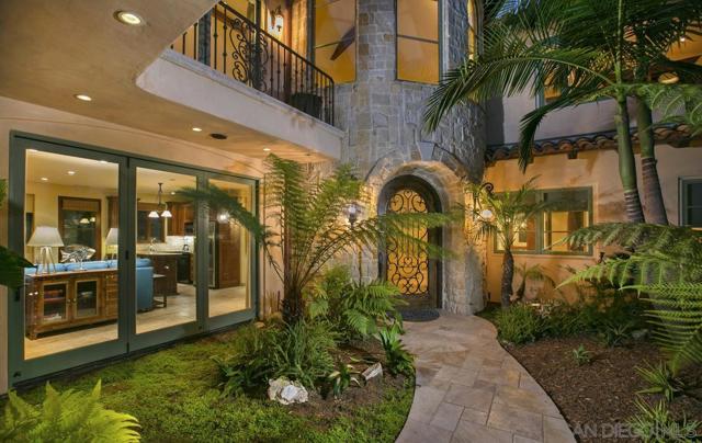 1150 Pine St, Coronado CA: https://media.crmls.org/mediaz/eb84a374-8c37-45f6-b00d-e1d162d1a699.jpg