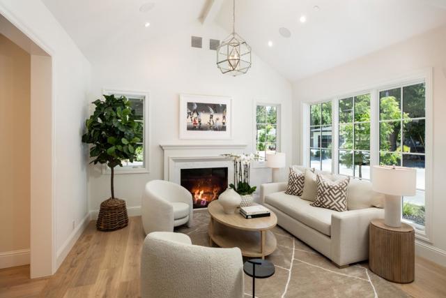 1310 Bay Laurel Drive, Menlo Park CA: https://media.crmls.org/mediaz/eb85c575-daad-4dde-93fe-6ec038dde66e.jpg