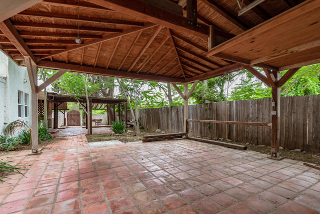 8530 N Ventura Avenue, Ventura CA: https://media.crmls.org/mediaz/eb85d976-00c2-4bf1-9a0d-b3c699819afe.jpg