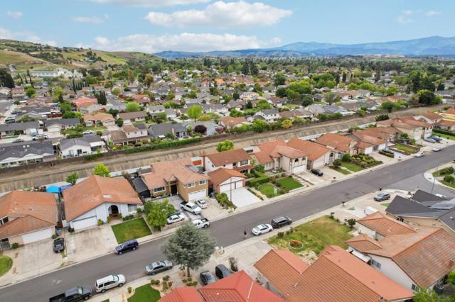 1288 Isengard Court, San Jose CA: https://media.crmls.org/mediaz/eb85e8db-1a96-4967-83f3-58d878c10d25.jpg