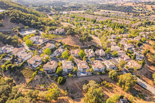 7473 Hoylake Court, Gilroy CA: https://media.crmls.org/mediaz/eb86448e-65e1-4095-98ce-09e634ec6c15.jpg