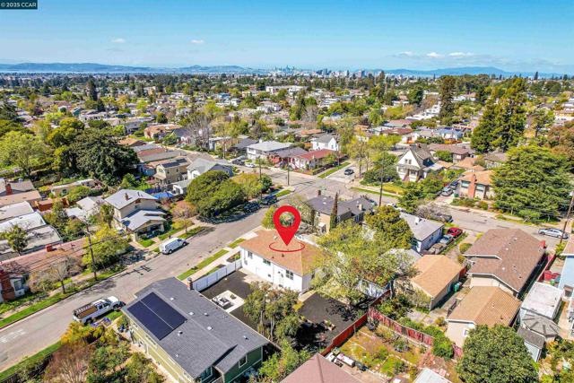 2718 Carmel St, Oakland CA: https://media.crmls.org/mediaz/eb8698ee-8b3f-42a0-8814-54170d03d764.jpg