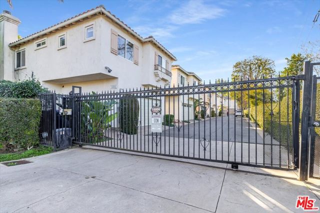 18806 Hatteras Street, Tarzana CA: https://media.crmls.org/mediaz/eb86e1bd-7c60-4ef1-86ea-4f292e8a3270.jpg