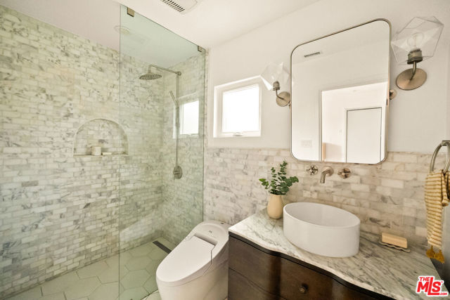 3928 S Bronson Avenue, Los Angeles CA: https://media.crmls.org/mediaz/eb8721be-077e-4b54-8183-ab226f7e8bd3.jpg